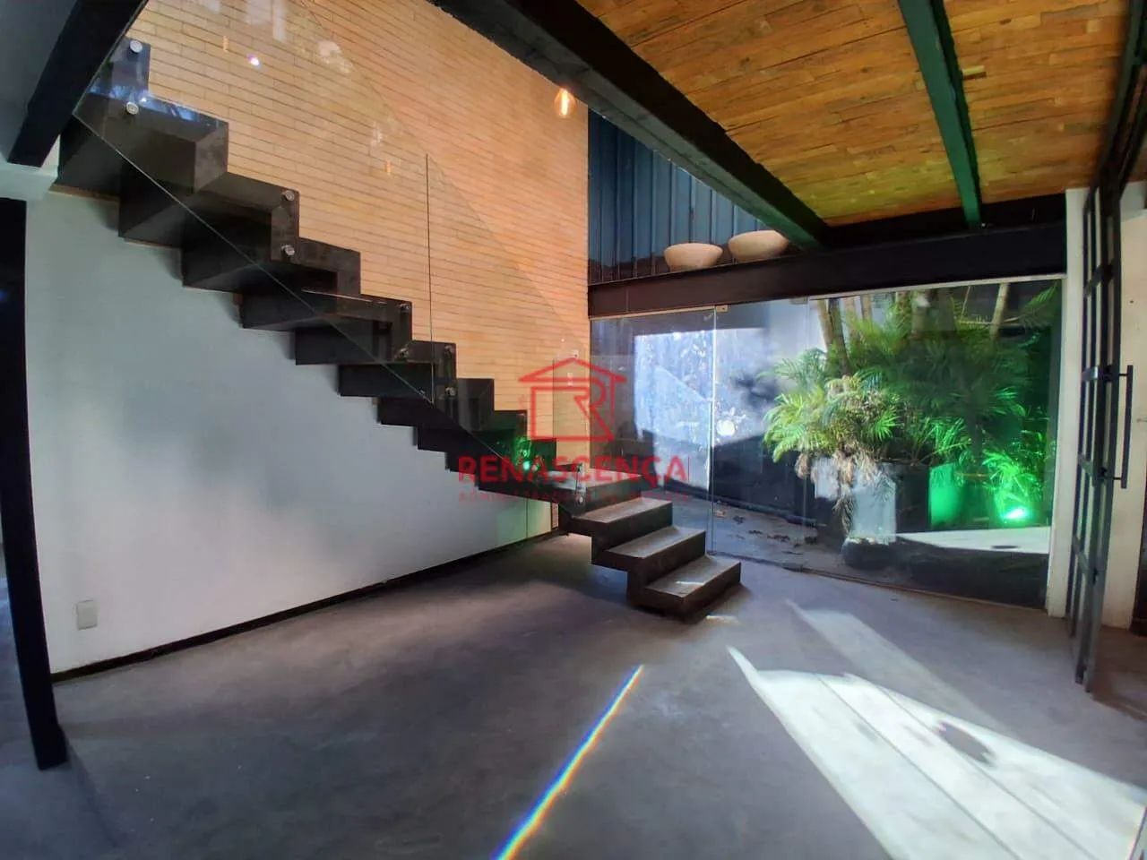 Casa Comercial na Lagoa.