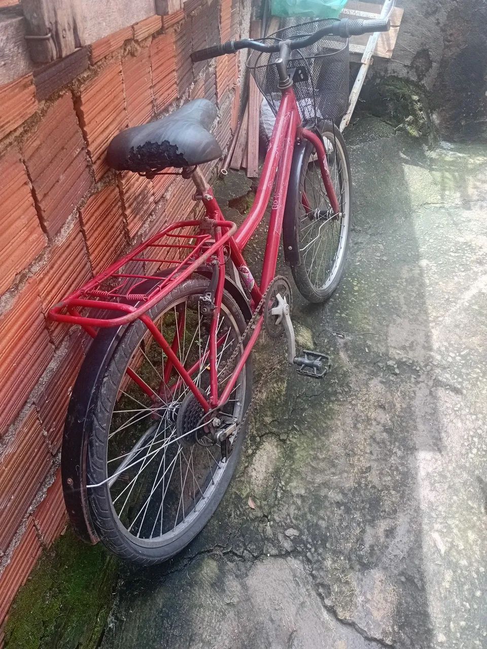 Bicicleta vermelha com marcha . - Foto 2