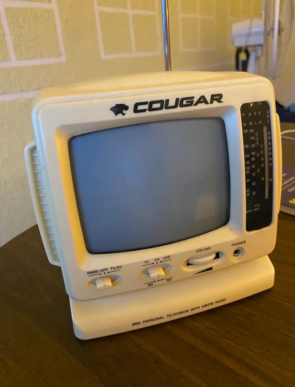 mini tv radio cougar am fm 5 polegadas - Foto 4