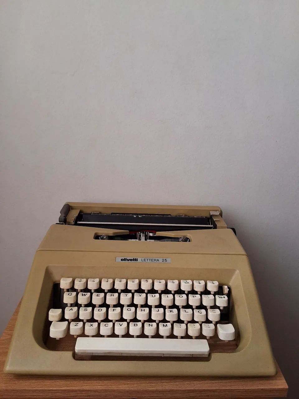 Máquina de Escrever Olivetti Lettera 25 - Foto 2