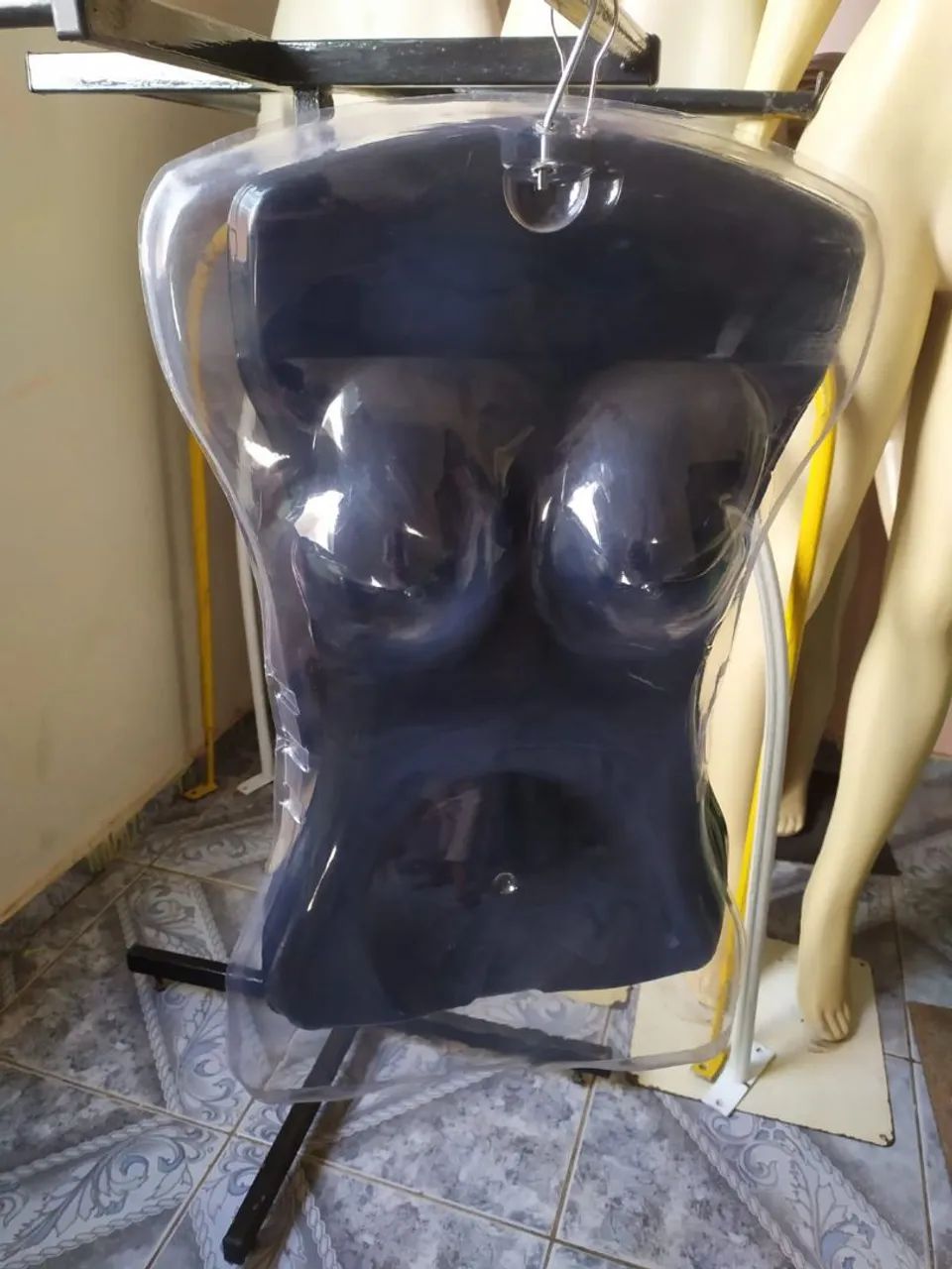 Cabide corpo pvc feminino