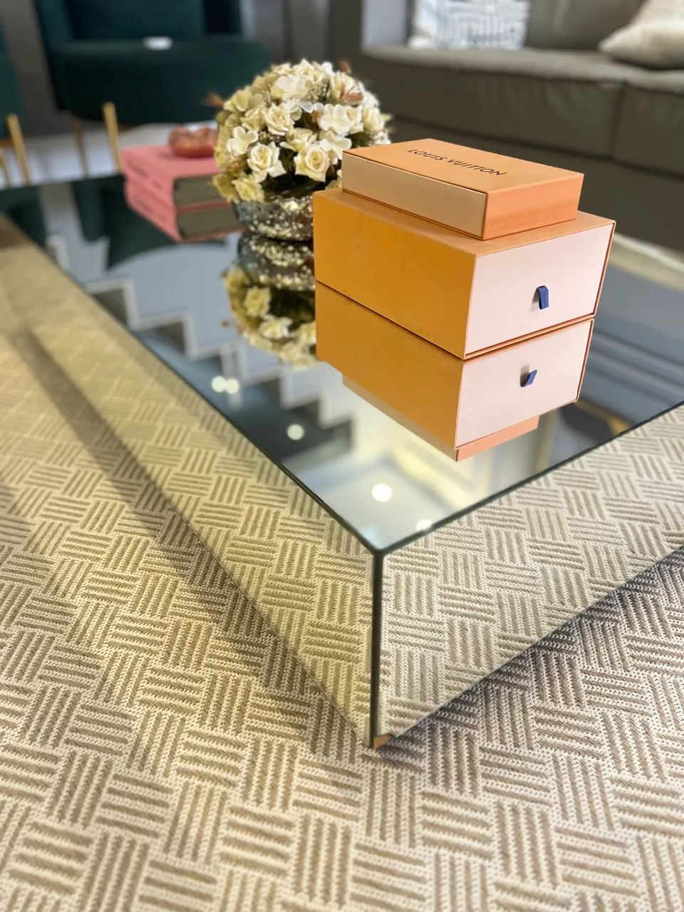 Mesa de centro espelhada um luxo! 