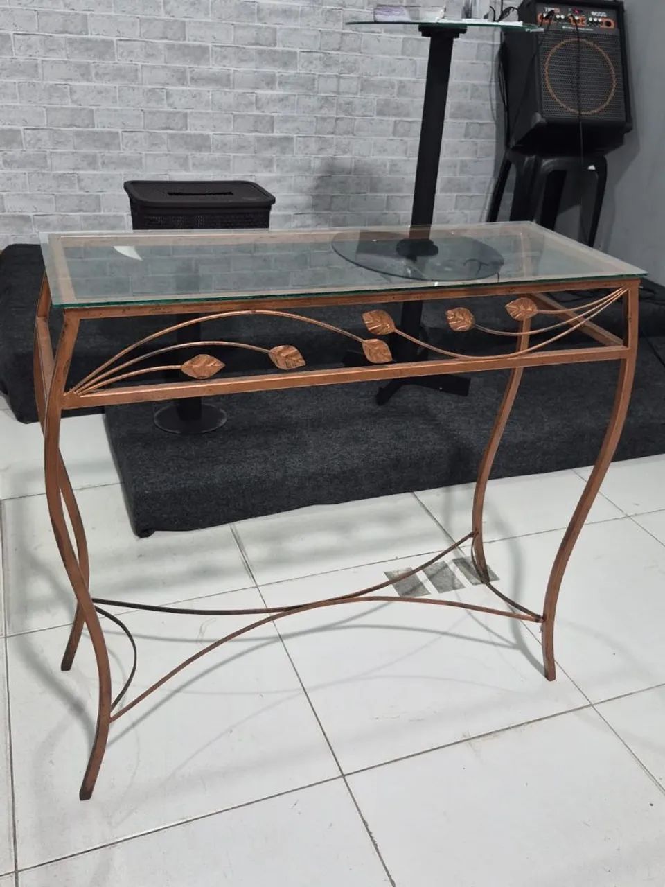 Mesa de vidro tipo aparador. Não entrego 