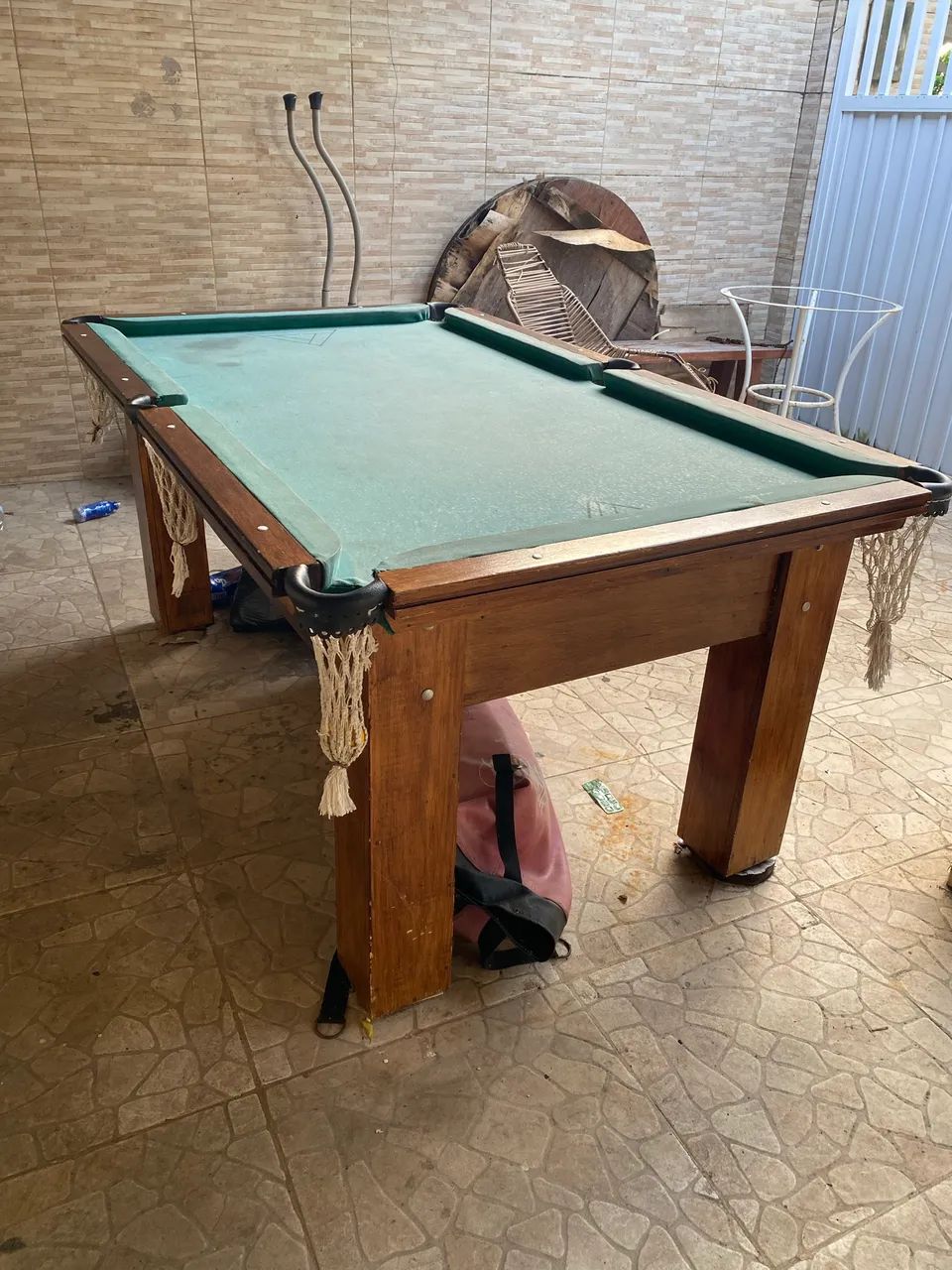 Mesa de sinuca de pedra 