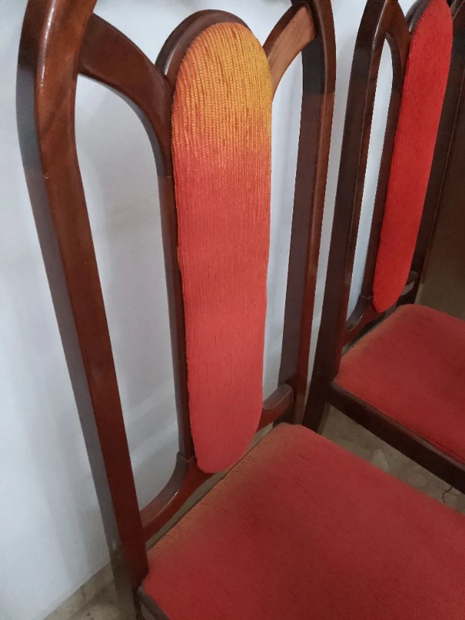 Jogo de sala de jantar com madeira e mármore - Foto 3