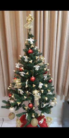 Árvore de natal com enfeites