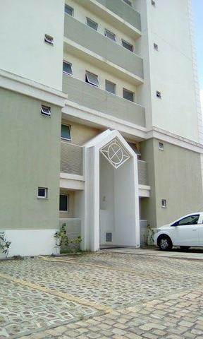Apartamento mobiliado e decorado com excelente localização - Foto 13