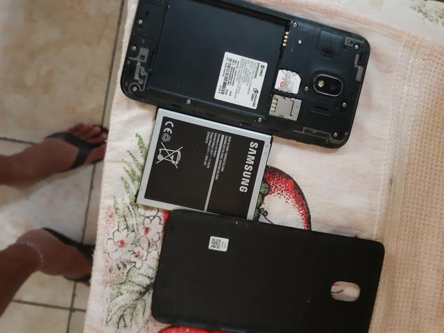 Celular j4