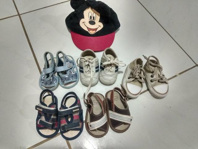 Lote sapatos e percatas de menino