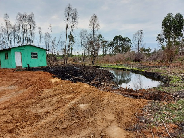 Velleda oferece sítio 10.000 m² com casa, açude, 1 km do asfalto, ac. carro