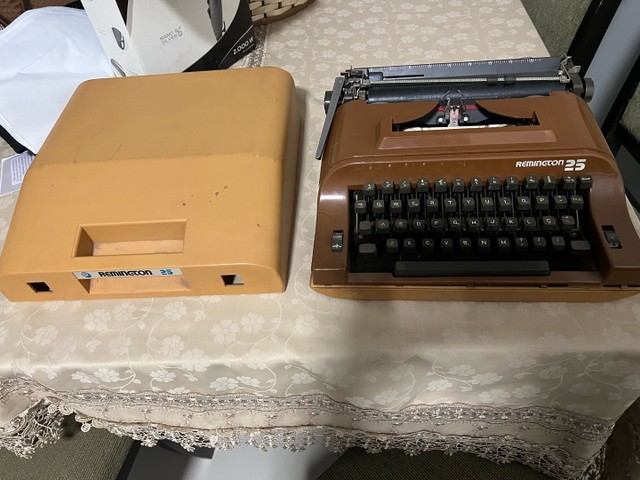 Vendo máquina de escrever Remington 25 - Foto 2