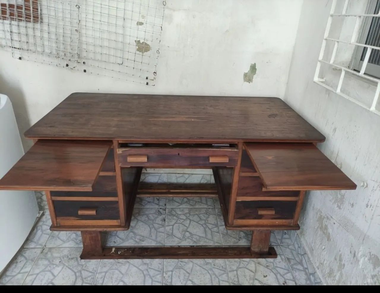 Mesa de Escritório Antiga de Madeira Maciça - Foto 2