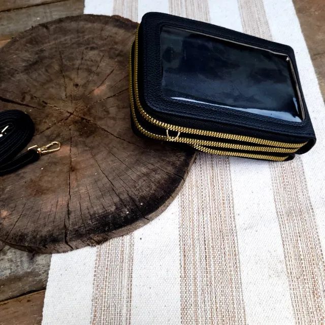 Bolsa pequena porta celular com alça removível e divisória transparente - Foto 3
