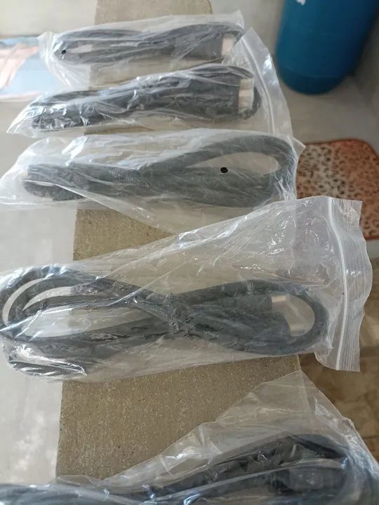 Cabos HDMI novos - 3 un. $20