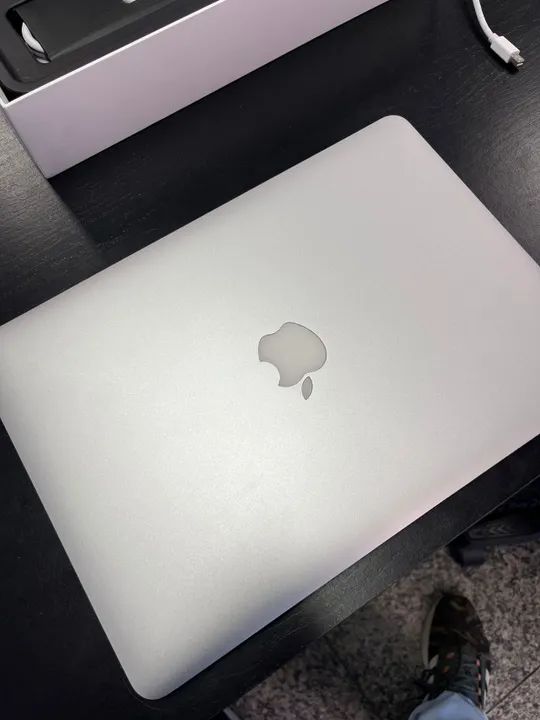 MacBook Air 2017 muito novo