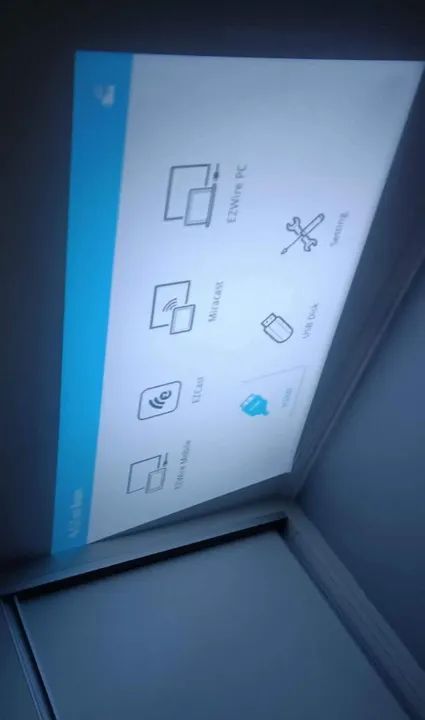 Projetor Portátil Full HD com Controle Remoto - Foto 6