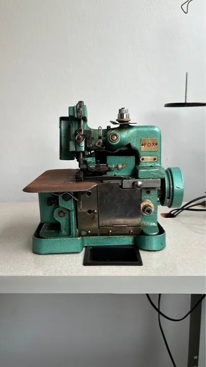 Máquinas de Costura Doméstica e Overloque - Usadas - Foto 4