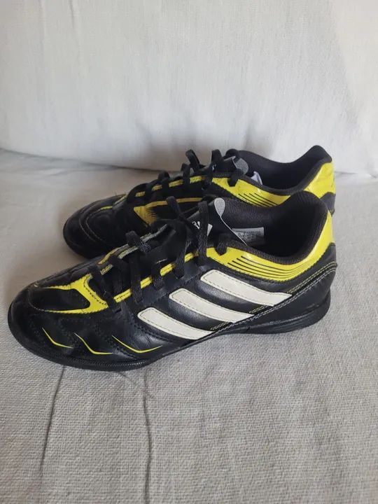 tenis/chureira adidas preto e amarelo - Foto 2