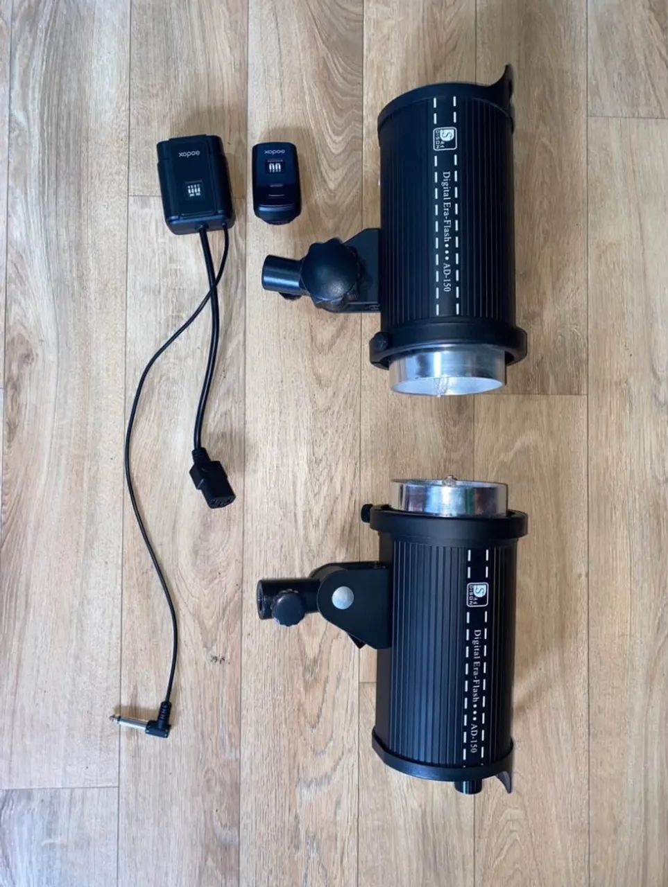 2 Flash 150W Greika e Sombrinha mais disparador Godox. - Foto 3