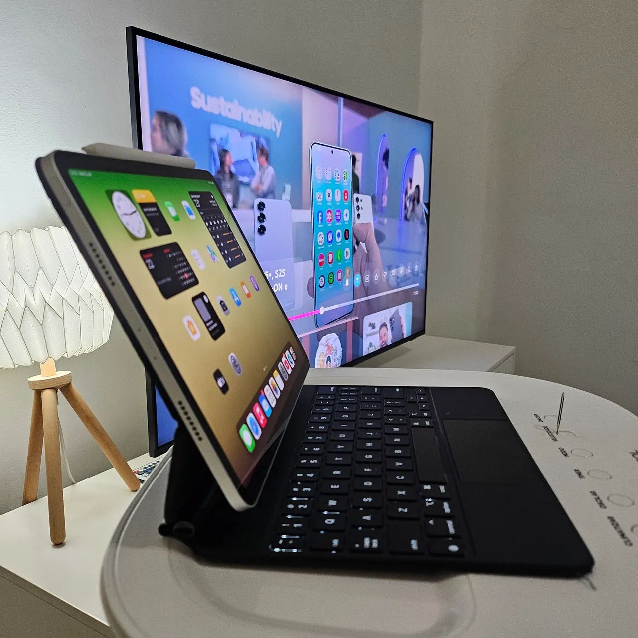 iPad Pro M2 11" 128 GB + Magic Keyboard + Apple Pencil originais  - Foto 2