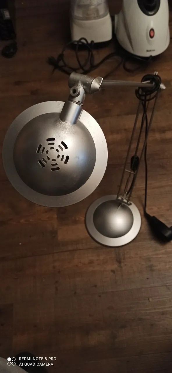 Bela luminaria articulada com lampada halogena - Foto 4