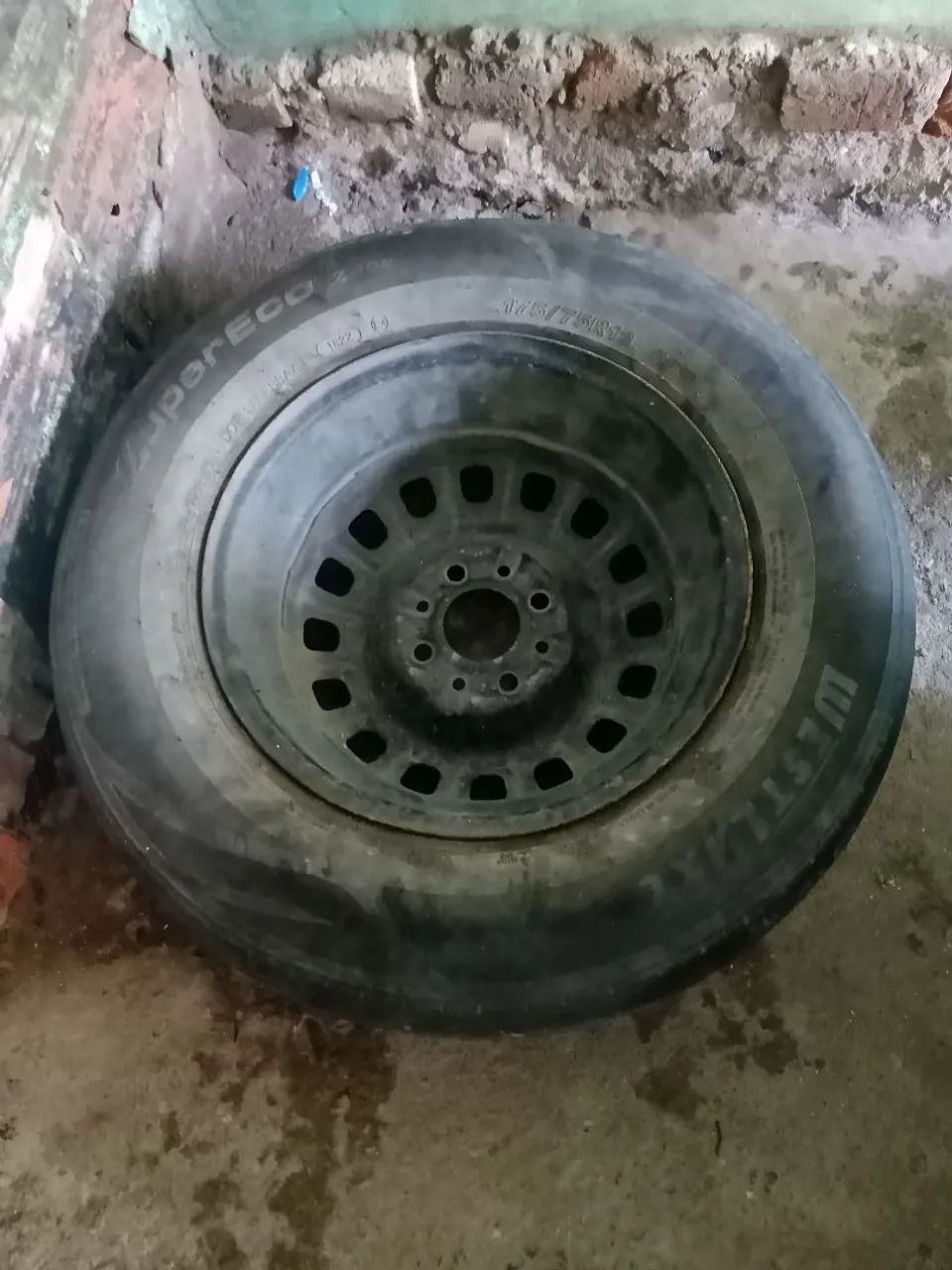 Estepe aro 13 bom só pega e usa - Foto 2