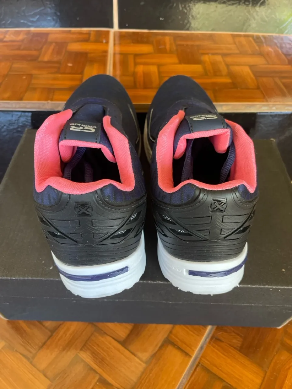 Tênis Cronos Azul com Detalhes em Rosa