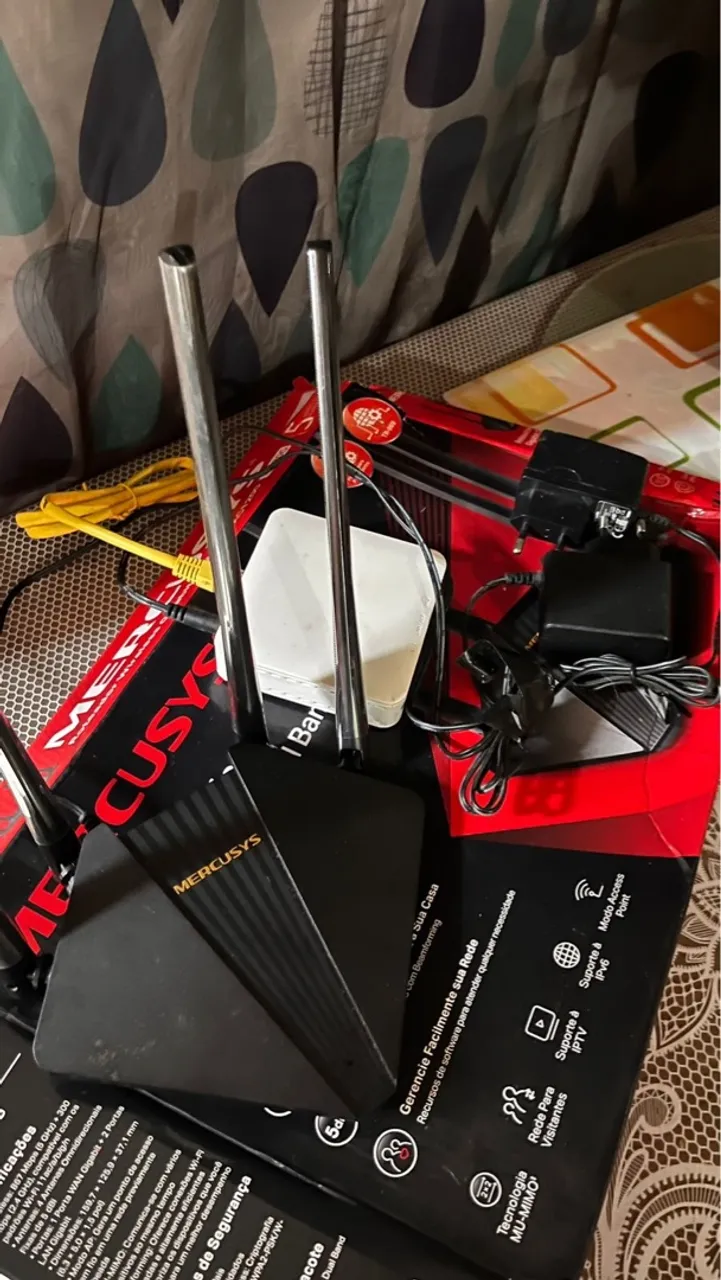 Roteador Wi-Fi Dual Band Mercusys MR30G - Pouquíssimo uso, com caixa