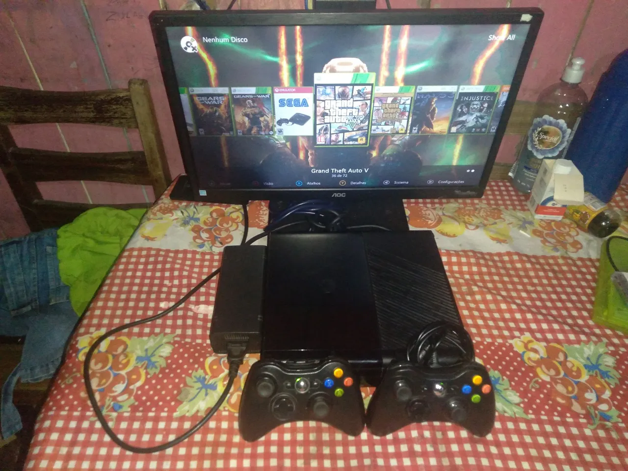 Xbox c/72 jogos destravado,2 controles