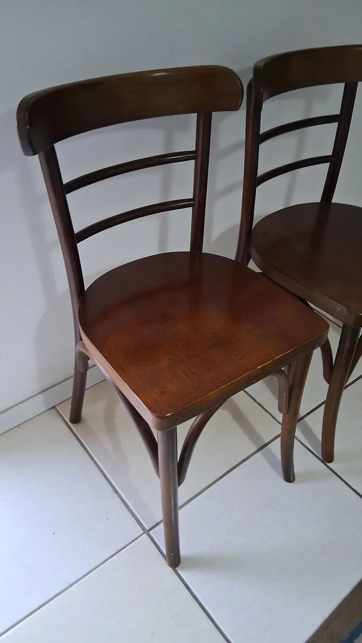 04 Cadeiras Thonart64291263897474121