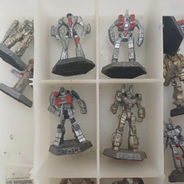venda de conjunto grande de robos em plastico  - Foto 4