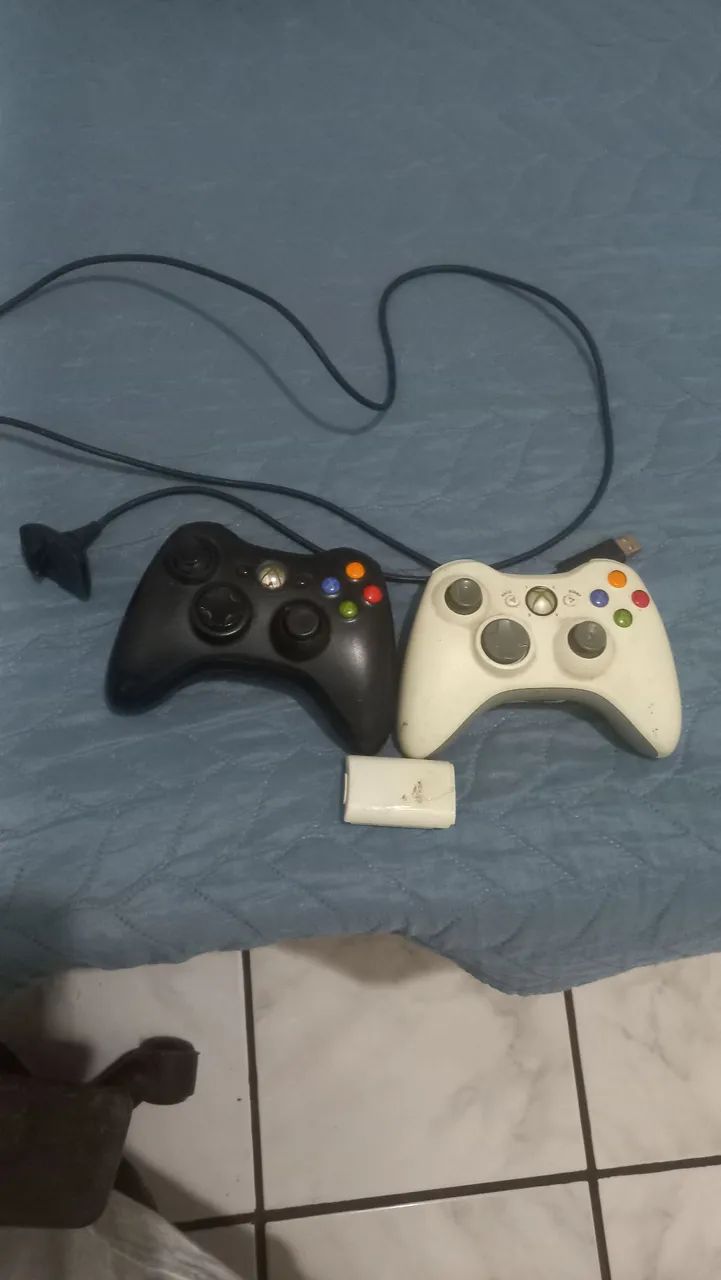 Controle Xbox 360 - Preto e Branco LEIA DESCRIÇÃO!!
