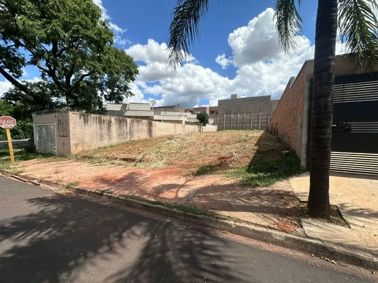 Venda de Terreno / Padrão na cidade de Araraquara
