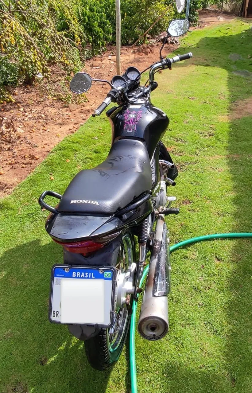 Honda CG 150 em ótimo estado de conservação