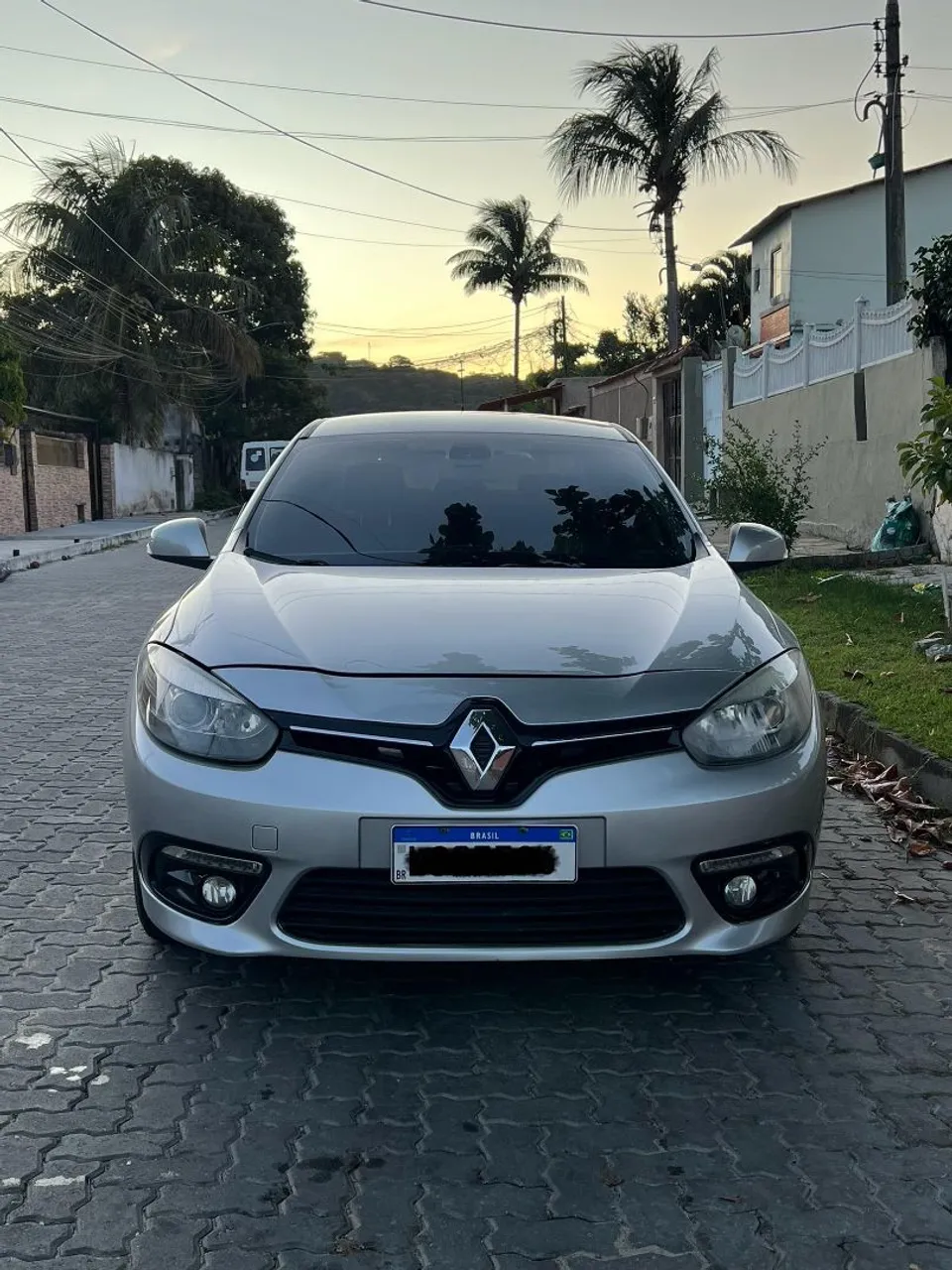 Renout fluence 2.0 automático CVT muito no novo nada pra fazer