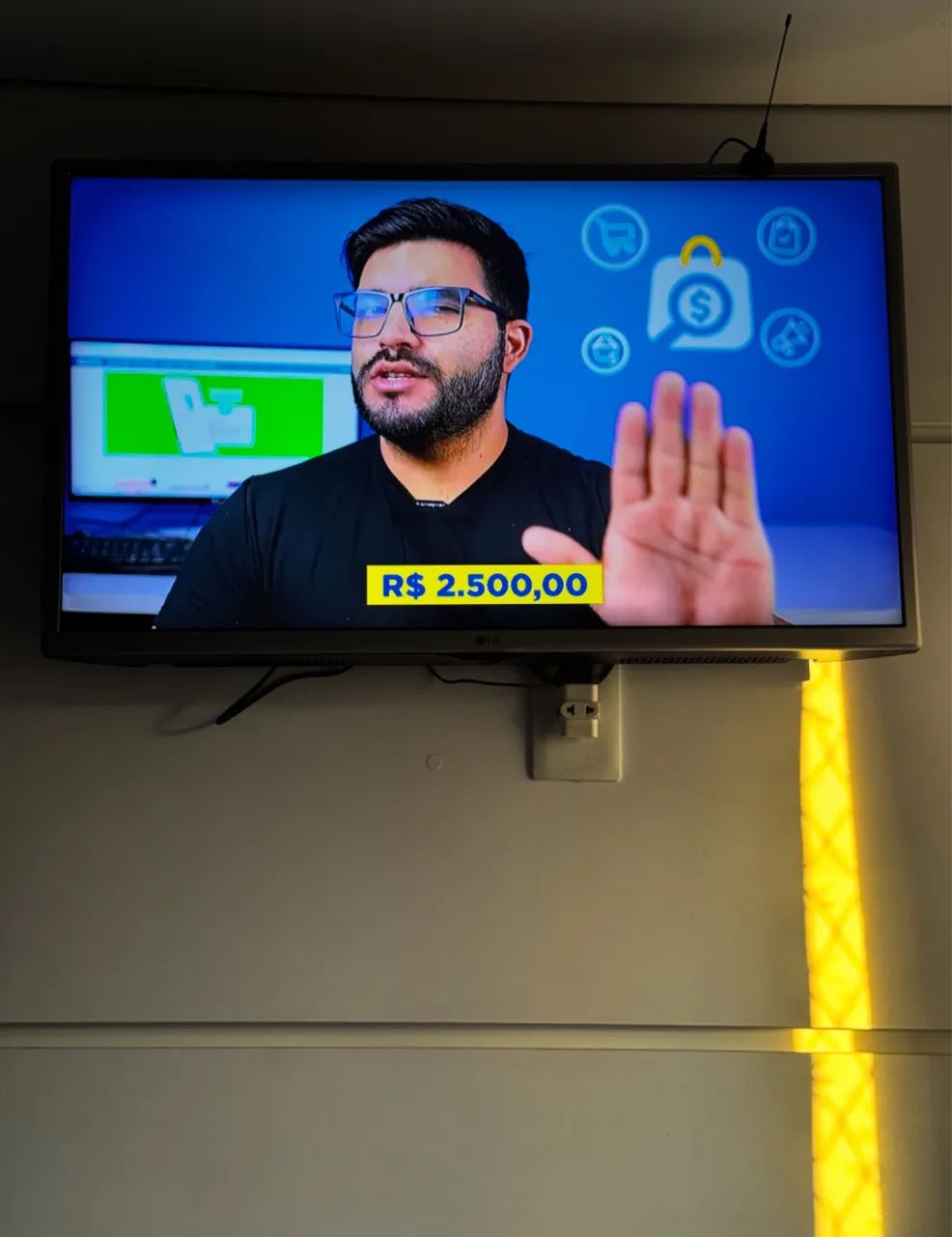 Tv LG 32 polegadas perfeita e conservada.