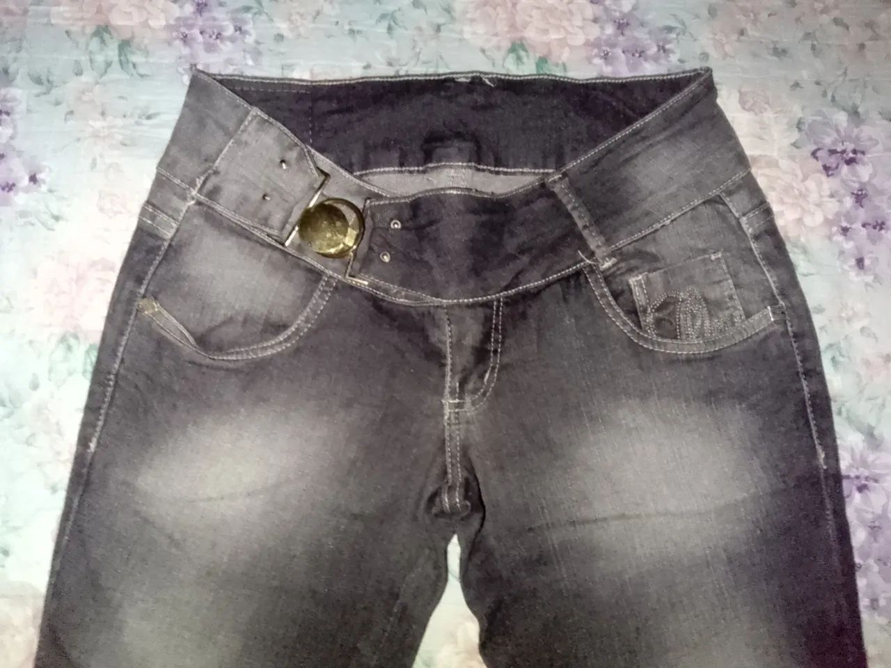 CALÇA JEANS N°40/ BLUSINHA N°42. FEMININAS - Foto 4