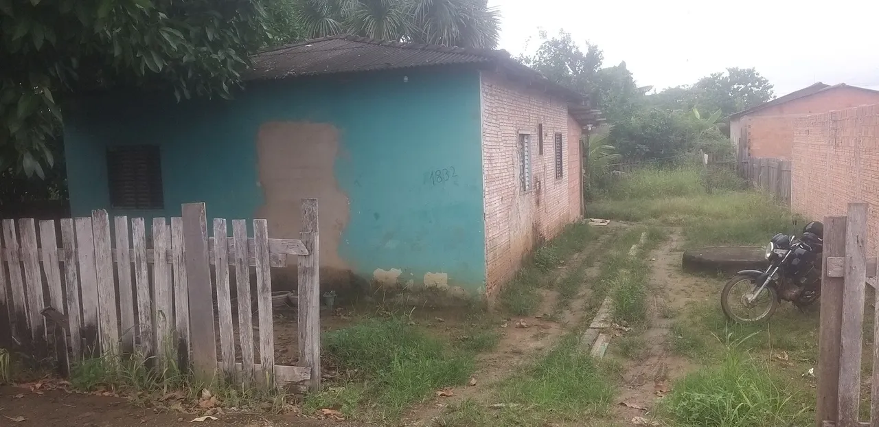 Vende-se uma casa