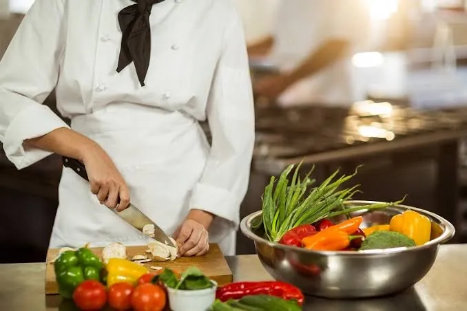 Vaga auxiliar de cozinha