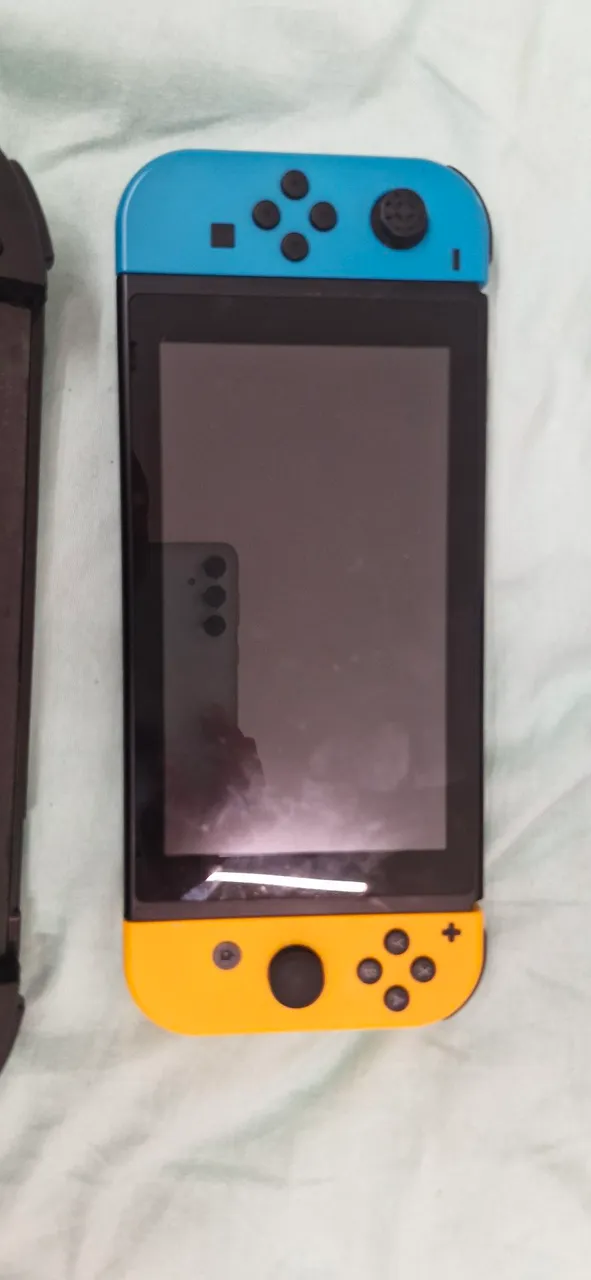 Nintendo Switch - Edição Joy-Con Azul e Amarelo
