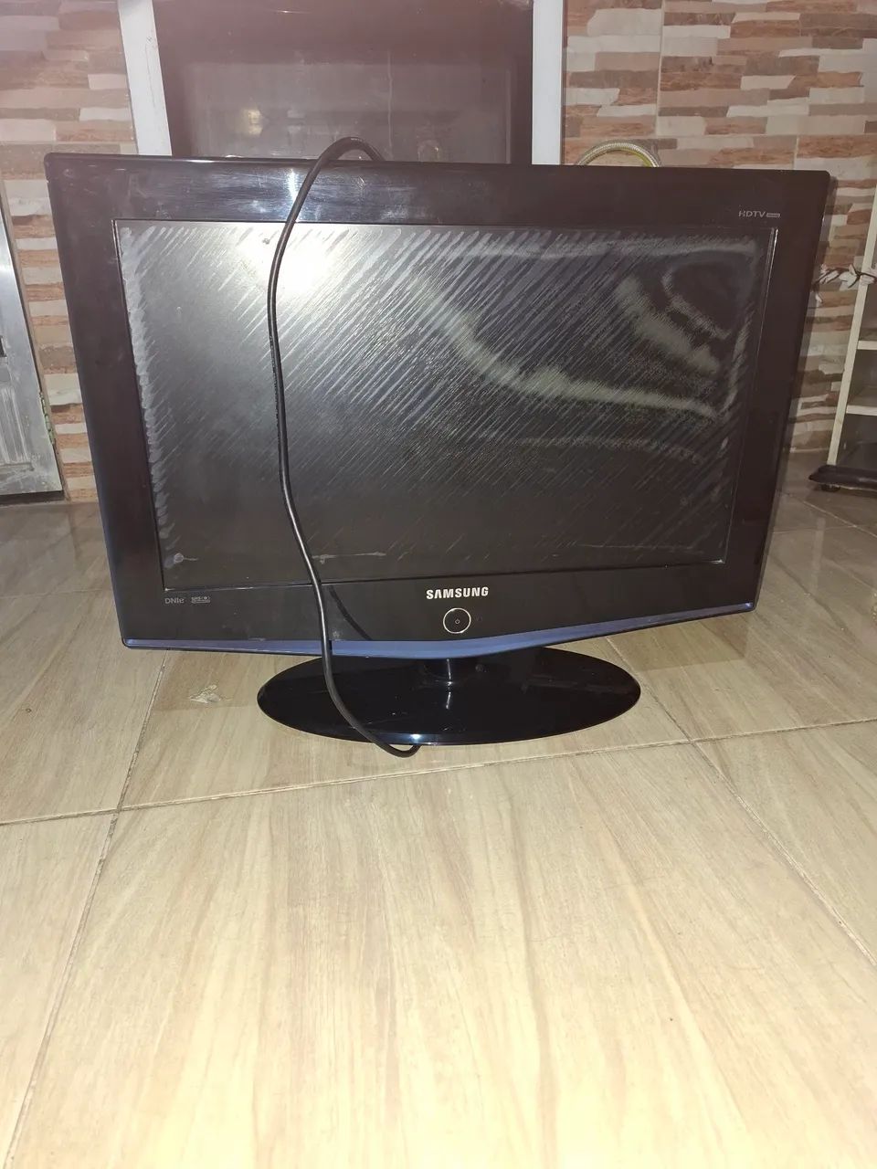 Tv com defeito porém dando pra assistir  - Foto 6