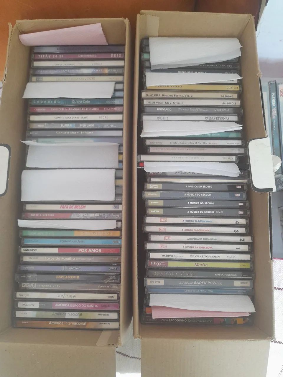 ACERVO MUSICAL com 100 CDs  e FILMES com 07 DVDs