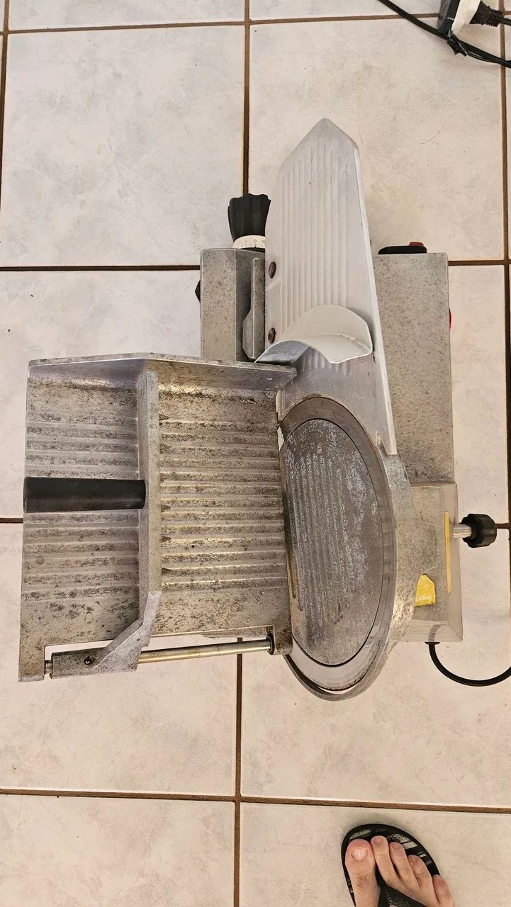 Fatiadora, Semi-automatica (Semi-Automática) - Foto 2