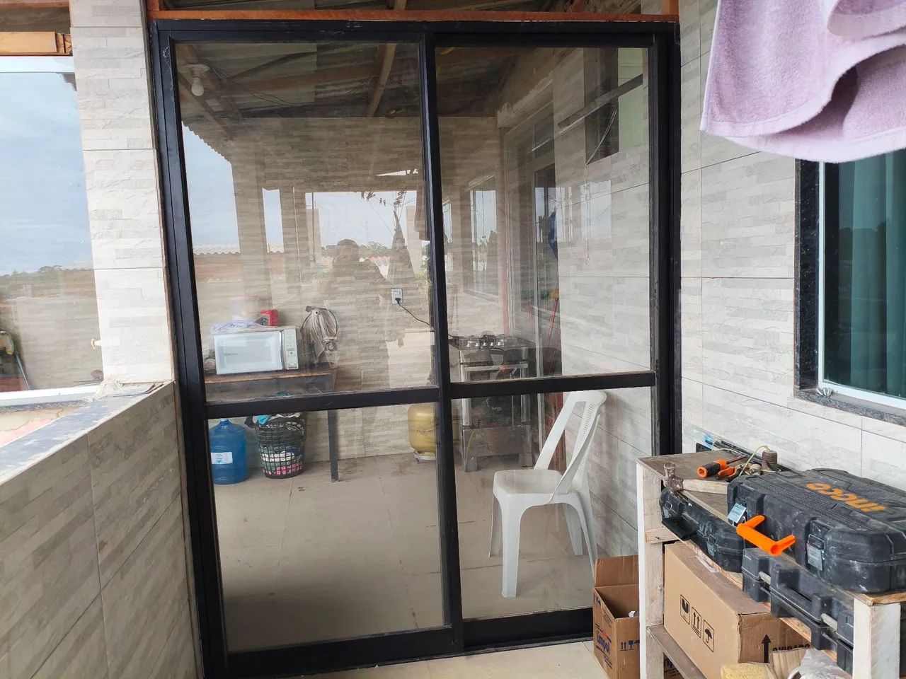 Porta de correr de alumínio vidro temperado 