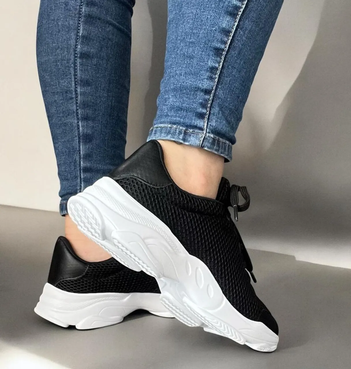 Tênis Chunky Feminino Preto com Solado Branco