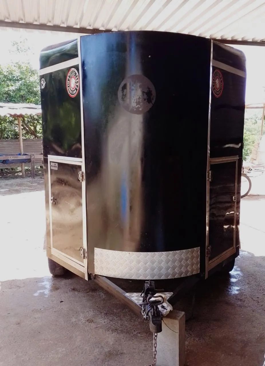 Trailer para 3 cavalos