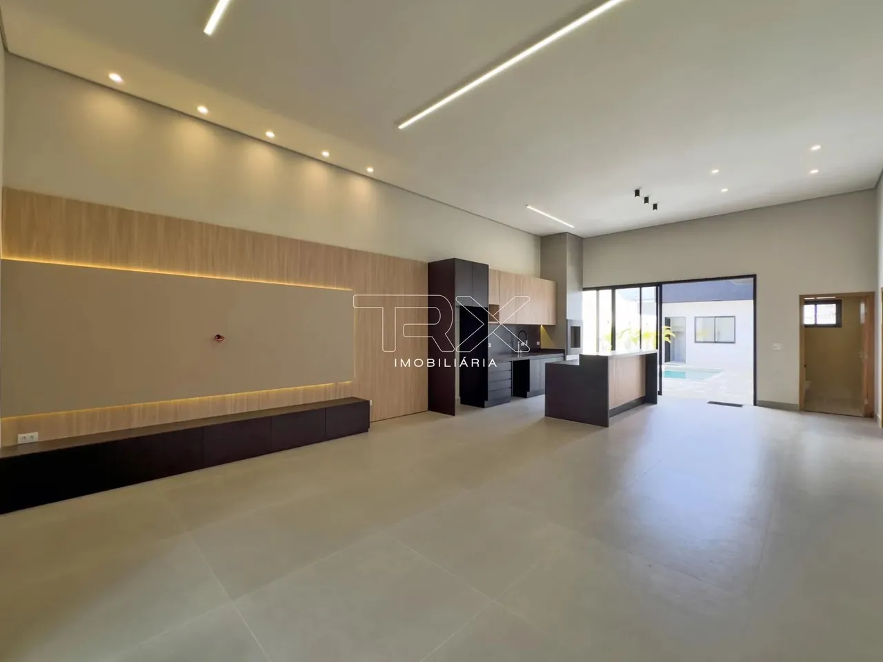 Casa térrea a venda no Jardim Itália com mobília fixa