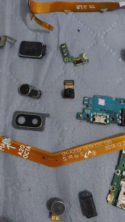 Lote de peças pra celular A20 - Foto 4