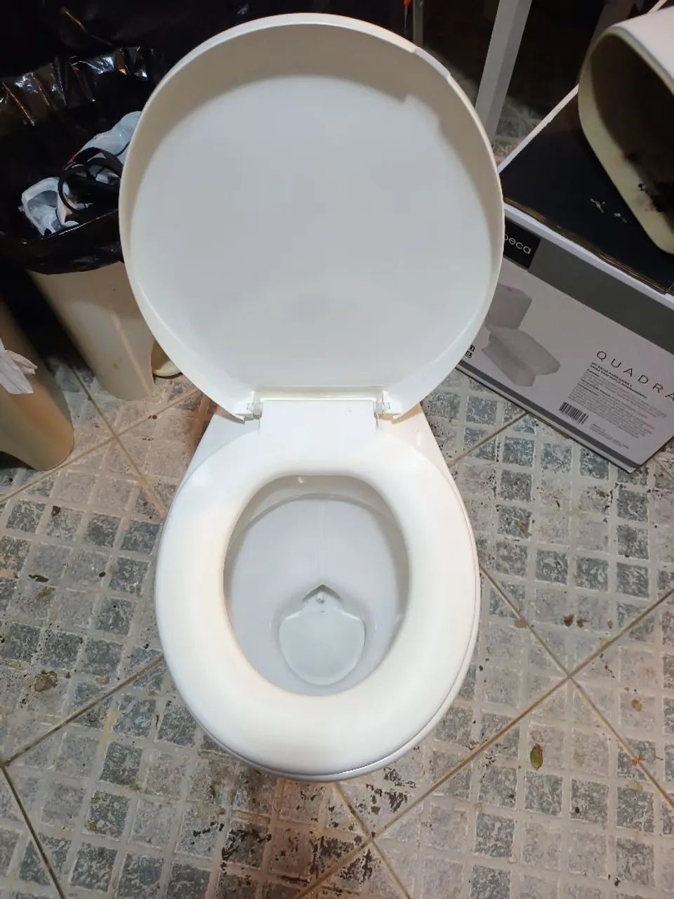 Sem a tampa e o botão da descarga da caixa acoplada, Vaso Sanitário acoplado usado Eternit - Foto 2