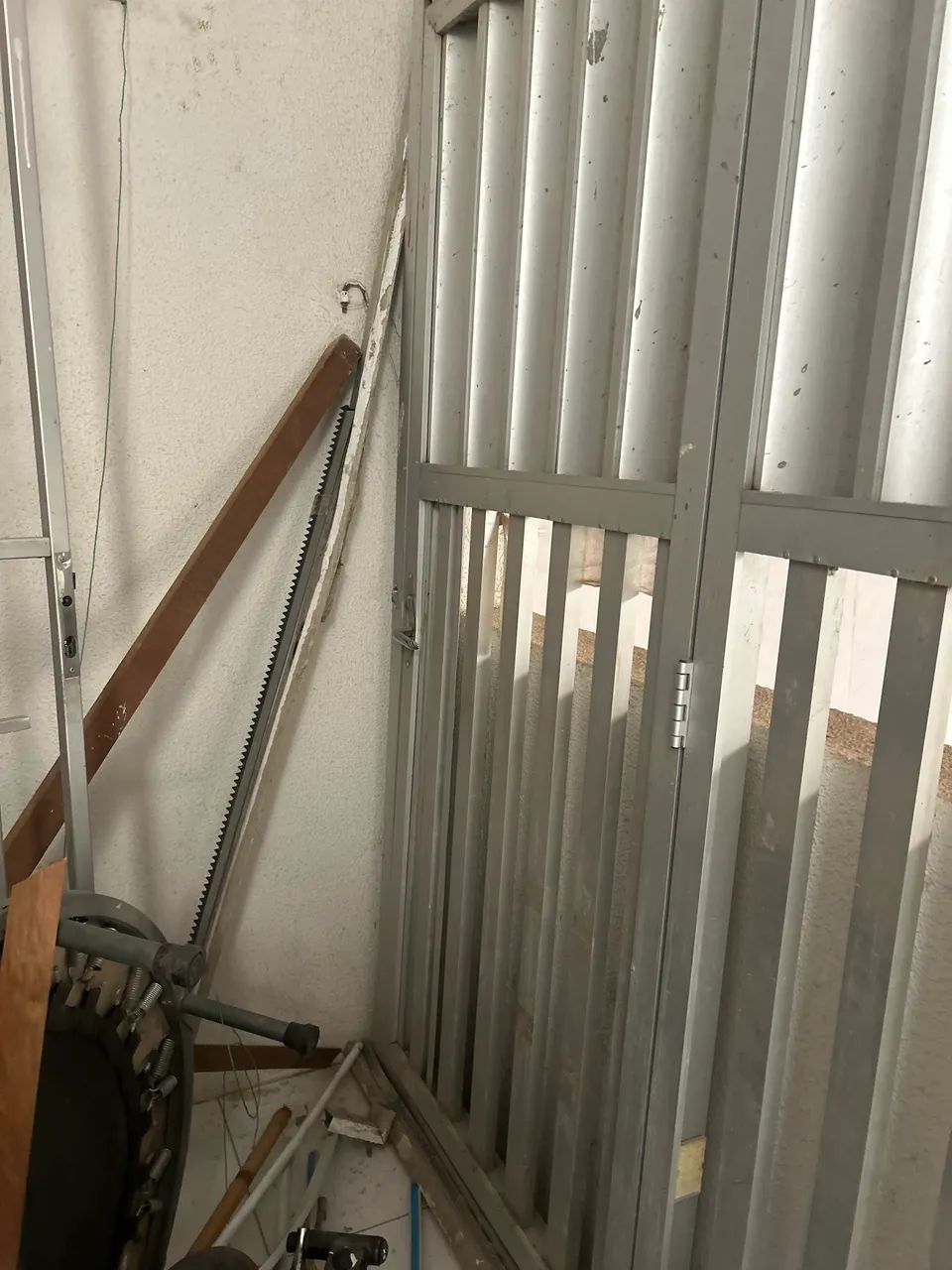 PORTÃO DE FERRO COM PORTA EMBUTIDA - ÓTIMA ESTRUTURA64617966522626124